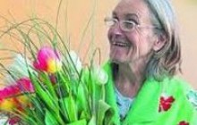 Чи виправдане пізнє материнство: 65-річна мати місяць не купала дівчинку і заборонила лікарям її оглядати