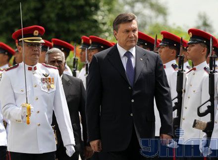 Південно-Азійське турне Януковича: по гроші й екзотику (фоторепортаж)