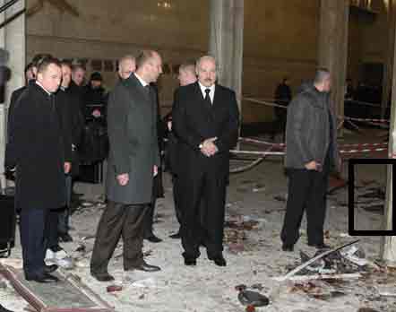 Газета получила предупреждение за фото Лукашенко с трупом
