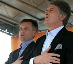 Валентин Наливайченко и Виктор Ющенко во время X съезда партии ”Наша Украина” возле ВР. Киев, 27 апреля