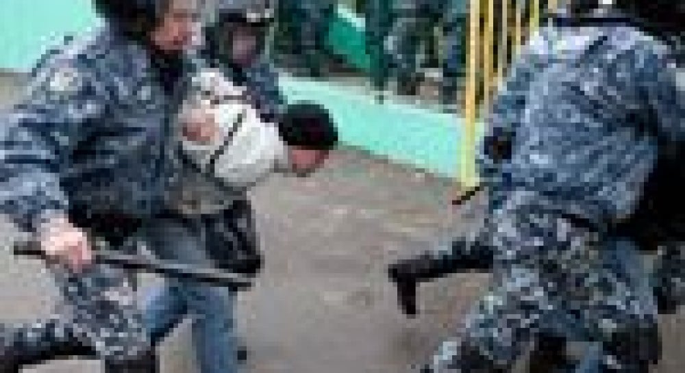 Як у Львові «Беркут» приборкував футбольних фанів (фоторепортаж)
