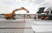 В аеропорту «Львів» розбирають стару злітно-посадкову смугу