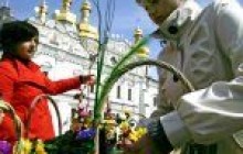 Великодній ярмарок у Лаврі: святкувати і рятувати життя