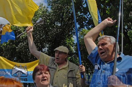 У Тимошенко стверджують, що затримані не 5, а 7 учасників акції (фото)