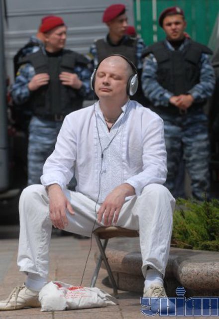 У Тимошенко стверджують, що затримані не 5, а 7 учасників акції (фото)