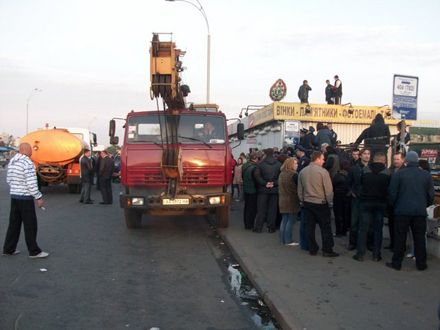 СМИ: в Киеве сносят рынок «Лесной» - есть раненые