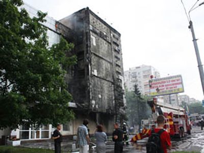 В Донецке горит 7-этажное здание (фото)