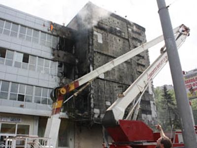 В Донецке горит 7-этажное здание (фото)