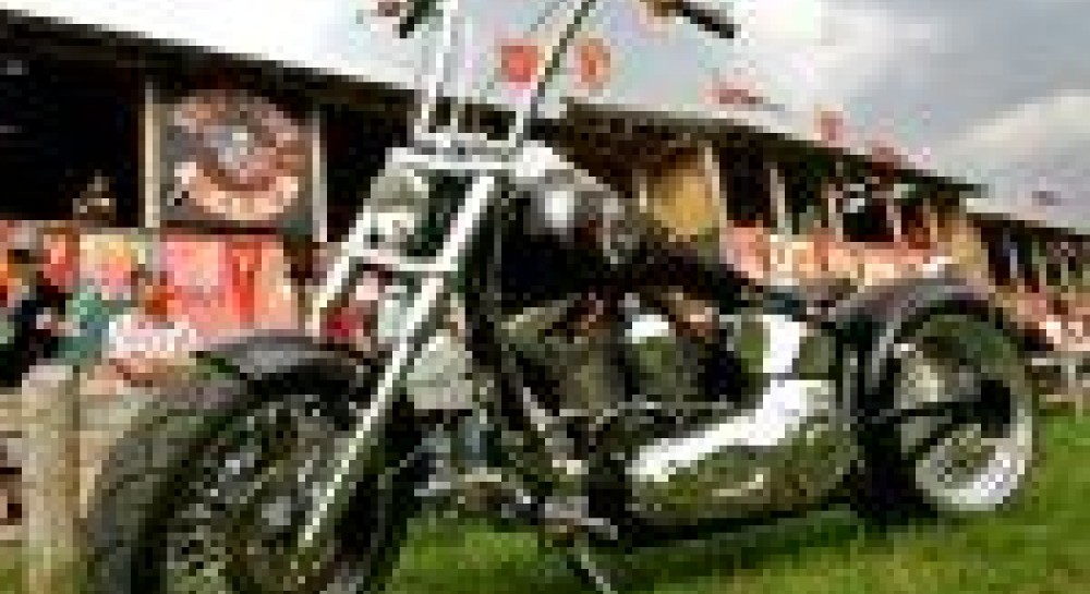 Відкриття сезону в «Парку Київська Русь»: лицарські сходки на сталевих конях і гарний настрій