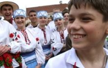 В Черновцах сегодня считают людей в вышиванках