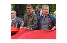 «Русское единство» приїхало до Львова «впорядкувати могили» без лопат, але зі зброєю