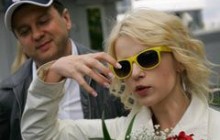 Міка Ньютон переїхала жити й працювати в США