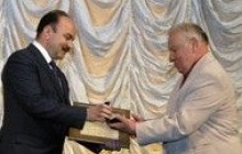 Цимбалюк привітав із ювілеєм артиста Петра Бенюка