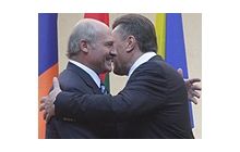 Перевірка на вошивість: Азаров побував у гостях у Лукашенка