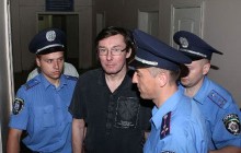 Луценка доставили до суду (фото)