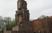 У Харкові зносять монумент на честь радянської влади