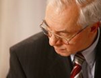 Азаров хочет поскорее платить за газ рублями