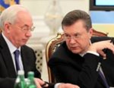 Янукович поручил Азарову помочь конгрессу русскоязычной прессы