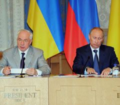 Азаров и Путин на заседании комитета по  экономическому сотрудничеству, Москвиа, 7 июня