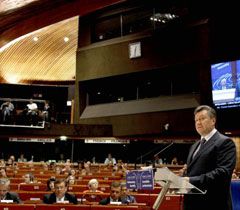 Віктор Янукович виступає на сесії ПАРЄ. Страсбург, 21 червня