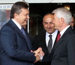 Президент Украины, Генсек Совета Европы и президент ПАСЕ во время встречи в Страсбурге. 21 июня