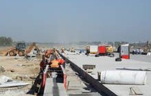 На злітній смузі аеропорту «Львів» укладають бетон