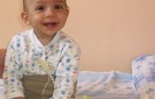 Українські медики провели унікальну операцію Назарчику, тепер йому потрібна мама
