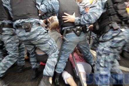 Сутичка біля Печерського суду: викликали «швидку» (додані фото)