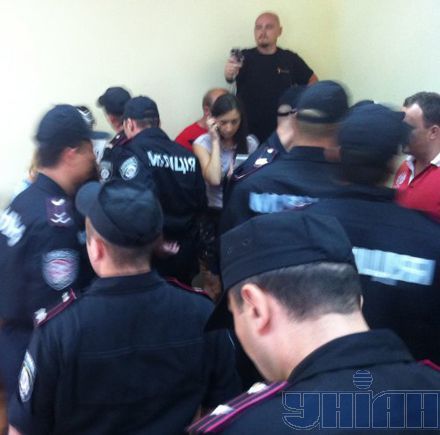 Суд над Тимошенко: «грифоны» теснили депутатов, Тимошенко перекрикивала свидетелей
