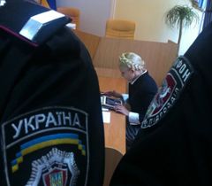 Юлия Тимошенко во время заседания Печерского районного суда. Киев, 27 июля