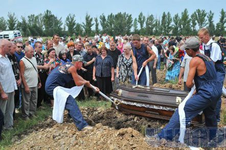 Похорон у Макїівці (фоторепортаж)