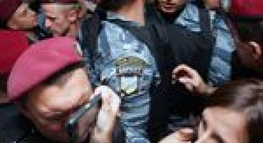 “Бійцівський день” Тимошенко: скандал, слово із трьох букв і свиня для Януковича