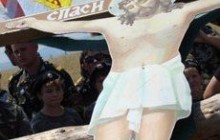 Спецназ і козаки влаштували побоїще за хрест у Криму (фото, відео)