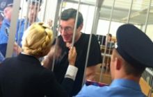 Луценко рассказал, что приехал с Тимошенко в одном автозаке