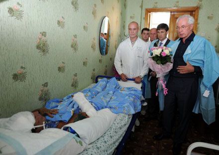 Посещение макеевской больницы открыло глаза Азарову