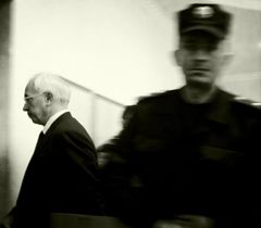 Николай Азаров выходит из зала заседаний заседаний Печерского районного суда. Киев, 5 августа