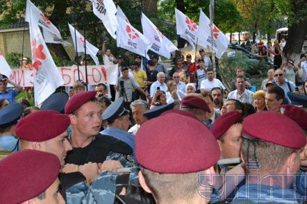 Вночі «Беркут» штурмуватиме мітинг протесту під СІЗО (фото)