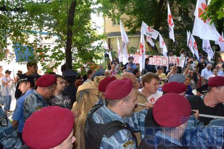 Вночі «Беркут» штурмуватиме мітинг протесту під СІЗО (фото)