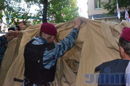 Вночі «Беркут» штурмуватиме мітинг протесту під СІЗО (фото)