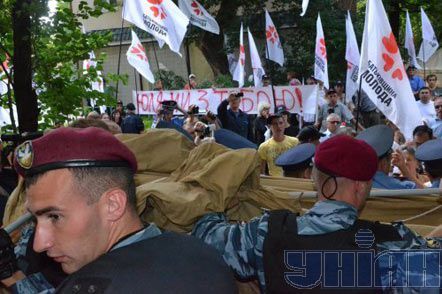 Вночі «Беркут» штурмуватиме мітинг протесту під СІЗО (фото)