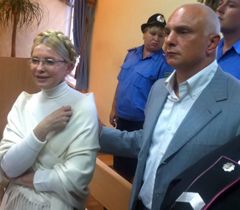 Юлия Тимошенко с мужем Александром в зале заседаний Печерского районного суда Киева. 10 августа