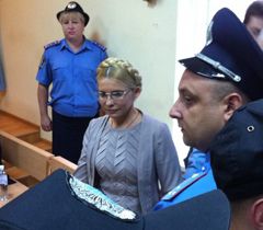 Юлия Тимошенко во время заседания Печерского районного суда. Киев, 11 августа