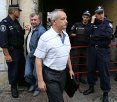Василий Куйбида выходит из Печерского суда, где проходит рассмотрение дела Тимошенко. Киев, 16 августа