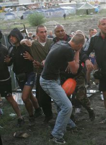 Побоище за землю на Троещине, есть раненые (фоторепортаж)