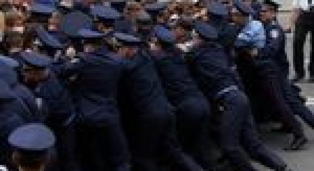 Річницю Незалежності відзначили сутичками й сльозогінним газом
