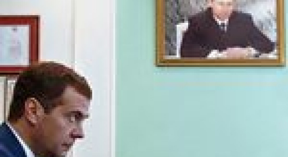 Медведев выразил пренебрежение к Януковичу?