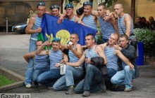 День ВДВ у Львові святкували у фонтані з горілкою. Фото