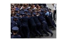 Годовщину Независимости отметили столкновениями и слезоточивым газом