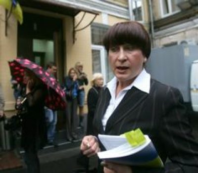 Прокурор Лілія Фролова відповідає на запитання журналістів біля Печерського районного суду Києва. 10 серпня 