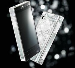 Dior представил дизайнерский смартфон с бриллиантами (фото)